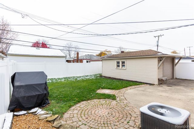 18709 GREY Avenue, Allen Park, MI 48101