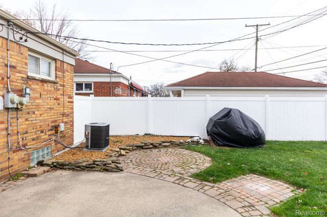 18709 GREY Avenue, Allen Park, MI 48101