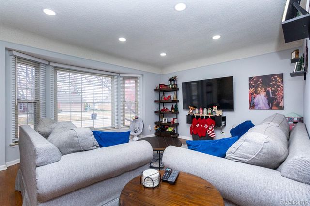 18709 GREY Avenue, Allen Park, MI 48101