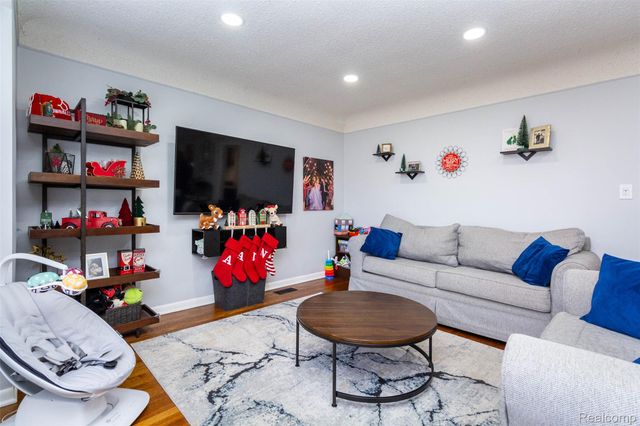 18709 GREY Avenue, Allen Park, MI 48101