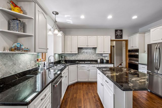 14183 Mccoy Court, Eden Prairie, MN 55347
