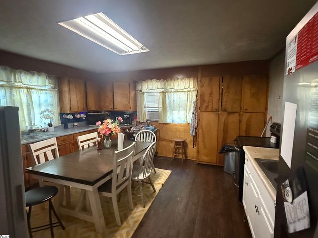 206 S 8th Street, Easley, SC 29640