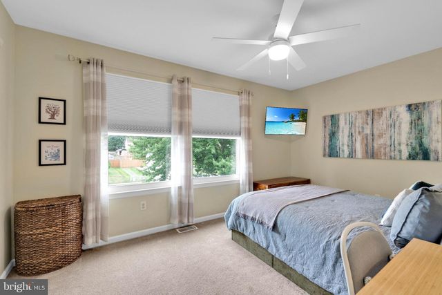 10 CHRISTOPHER LN, Glassboro, NJ 08028