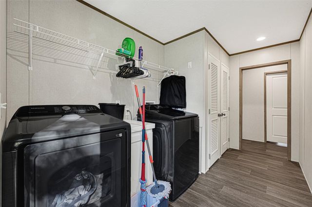 718 Main Street, Anahuac, TX 77514