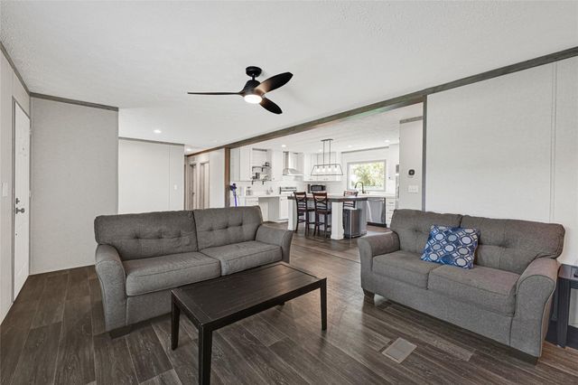 718 Main Street, Anahuac, TX 77514