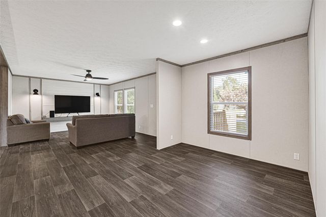 718 Main Street, Anahuac, TX 77514