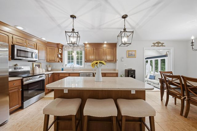 22 Hazelnut Lane, Londonderry, NH 03053