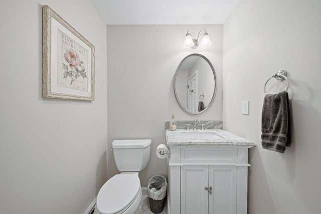 22 Hazelnut Lane, Londonderry, NH 03053