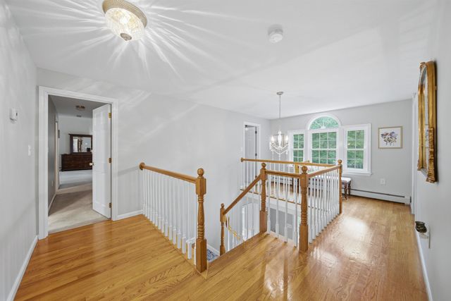 22 Hazelnut Lane, Londonderry, NH 03053