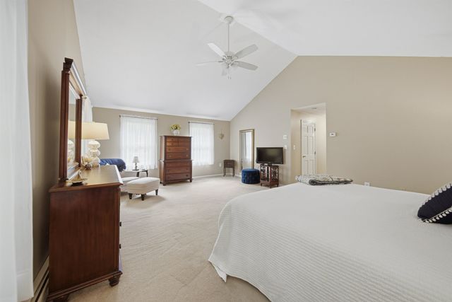 22 Hazelnut Lane, Londonderry, NH 03053