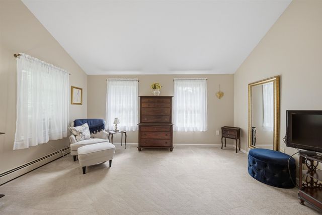 22 Hazelnut Lane, Londonderry, NH 03053
