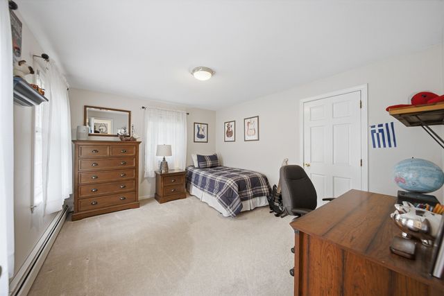22 Hazelnut Lane, Londonderry, NH 03053