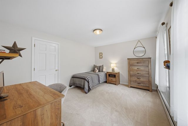 22 Hazelnut Lane, Londonderry, NH 03053