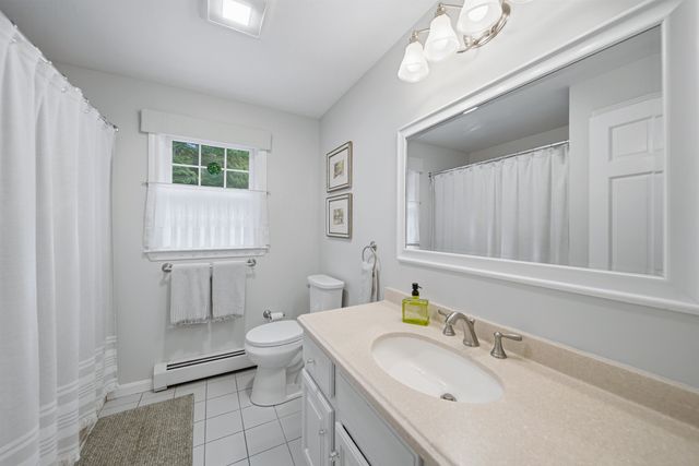 22 Hazelnut Lane, Londonderry, NH 03053