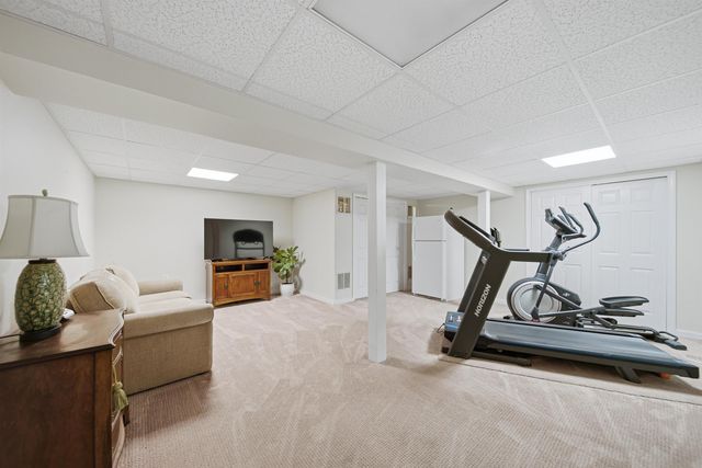 22 Hazelnut Lane, Londonderry, NH 03053