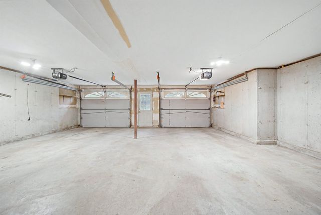 22 Hazelnut Lane, Londonderry, NH 03053