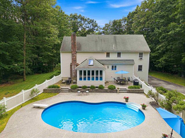 22 Hazelnut Lane, Londonderry, NH 03053