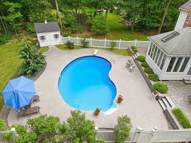22 Hazelnut Lane, Londonderry, NH 03053