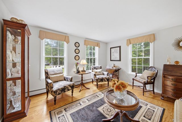 22 Hazelnut Lane, Londonderry, NH 03053