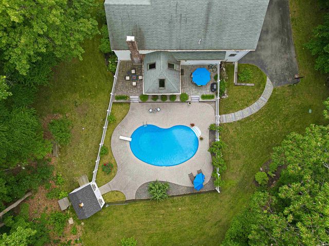 22 Hazelnut Lane, Londonderry, NH 03053