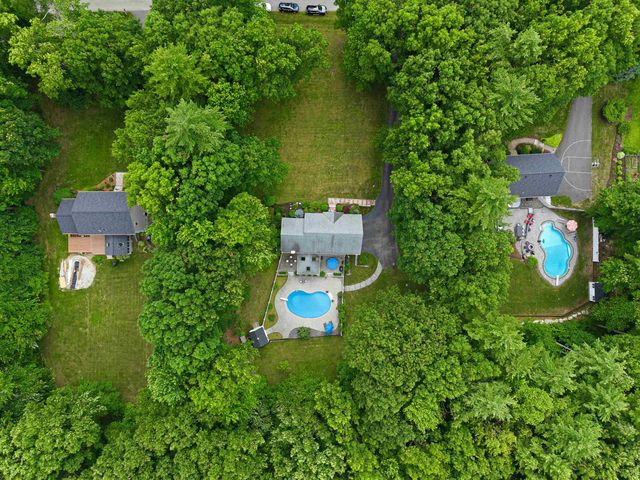 22 Hazelnut Lane, Londonderry, NH 03053
