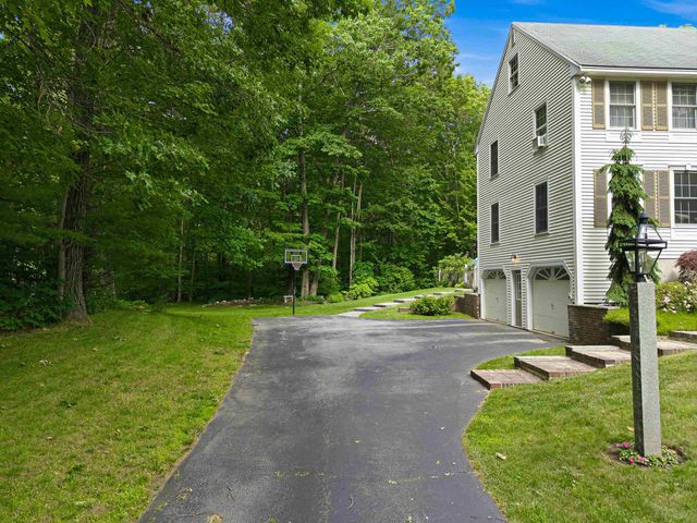 22 Hazelnut Lane, Londonderry, NH 03053
