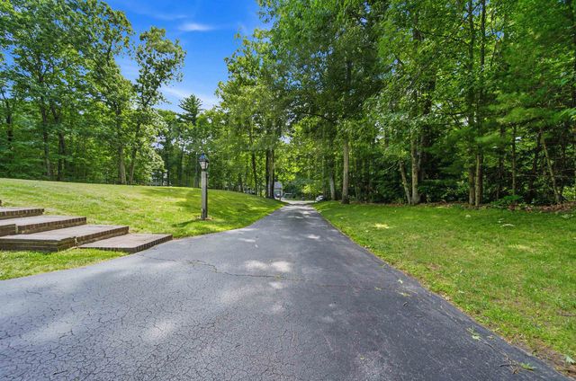 22 Hazelnut Lane, Londonderry, NH 03053