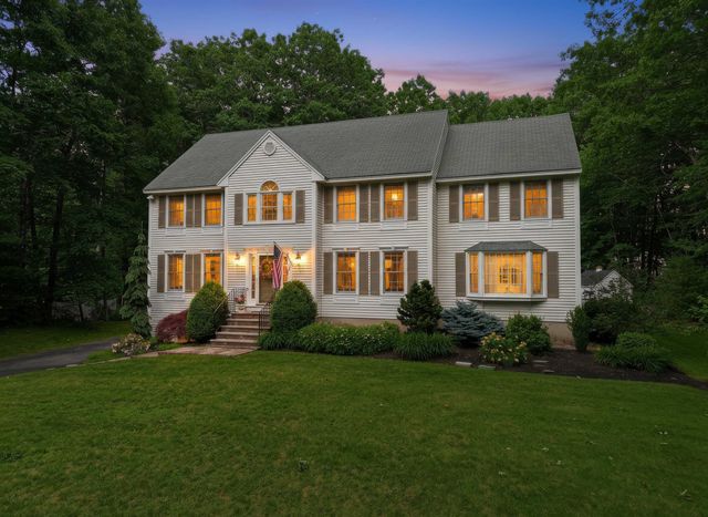 22 Hazelnut Lane, Londonderry, NH 03053