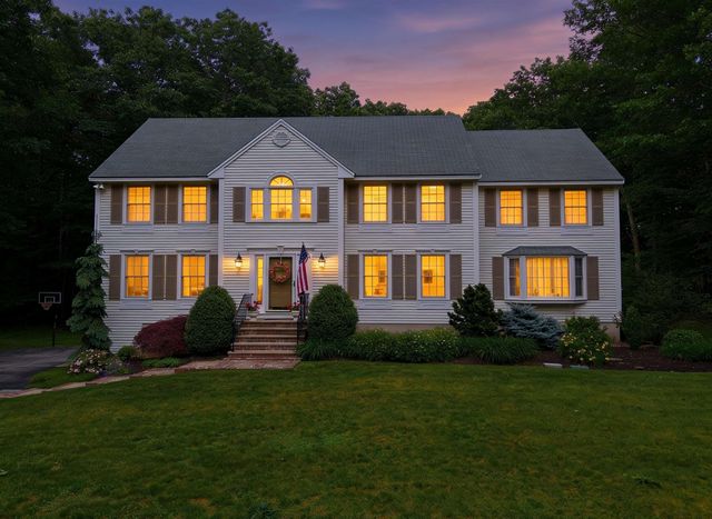 22 Hazelnut Lane, Londonderry, NH 03053