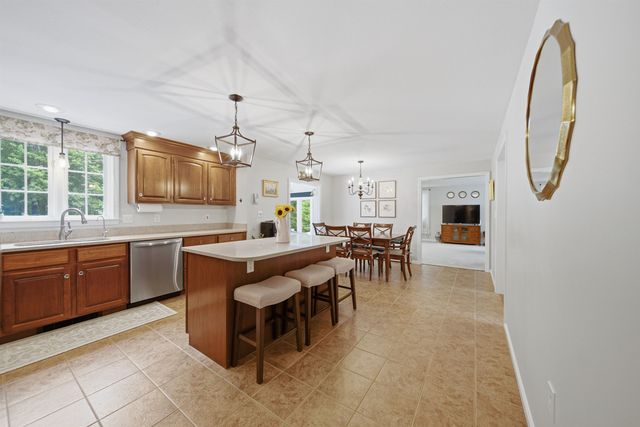 22 Hazelnut Lane, Londonderry, NH 03053