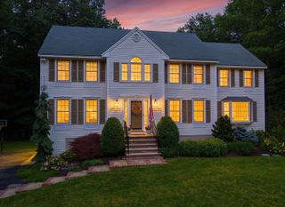 22 Hazelnut Lane, Londonderry, NH 03053