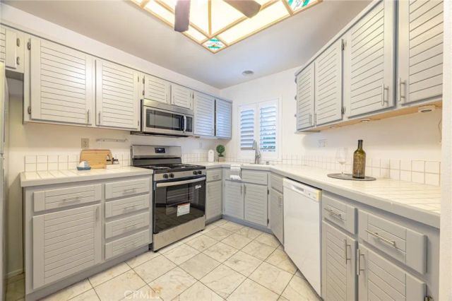 72 Vassar Aisle 185, Irvine, CA 92612