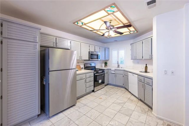 72 Vassar Aisle 185, Irvine, CA 92612