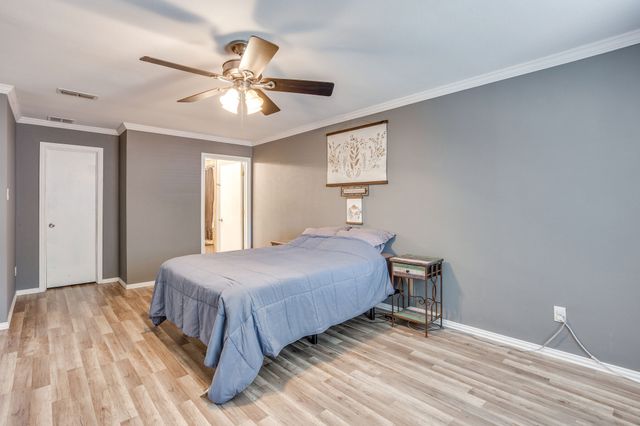 450 Nathan Street, Burleson, TX 76028