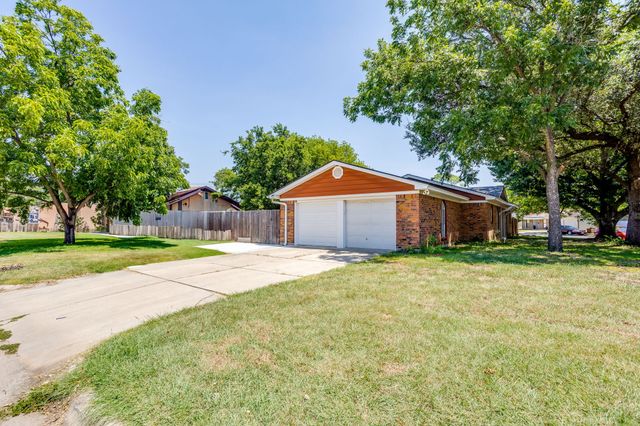 450 Nathan Street, Burleson, TX 76028