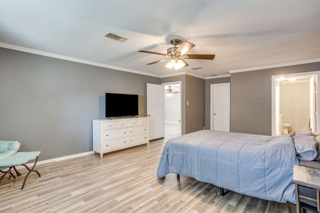 450 Nathan Street, Burleson, TX 76028