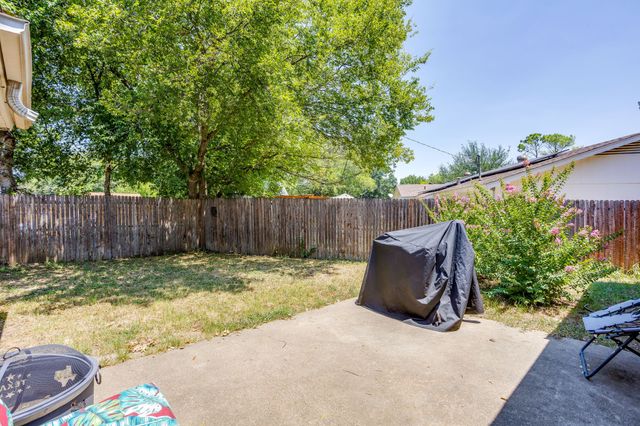 450 Nathan Street, Burleson, TX 76028