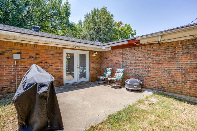 450 Nathan Street, Burleson, TX 76028