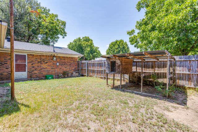 450 Nathan Street, Burleson, TX 76028