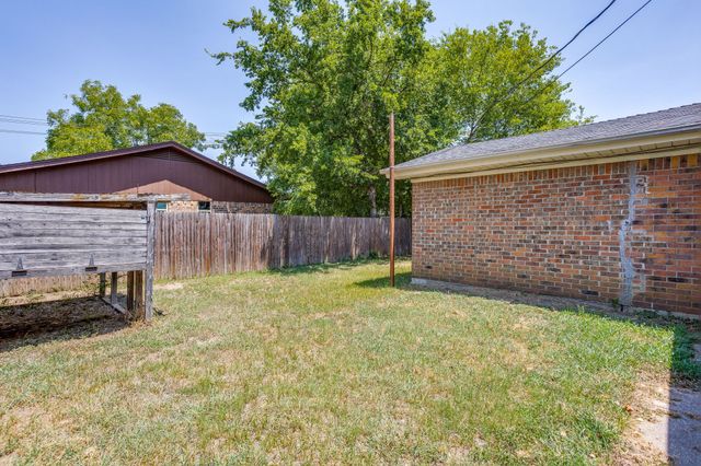 450 Nathan Street, Burleson, TX 76028