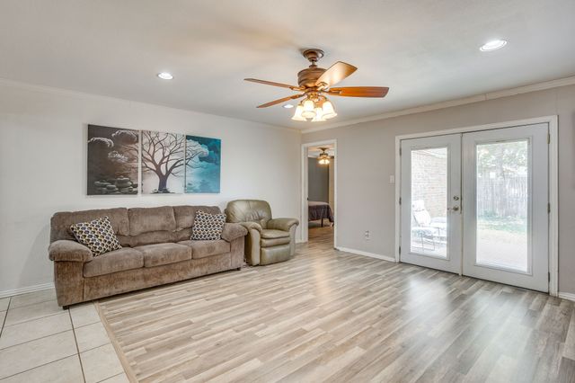 450 Nathan Street, Burleson, TX 76028