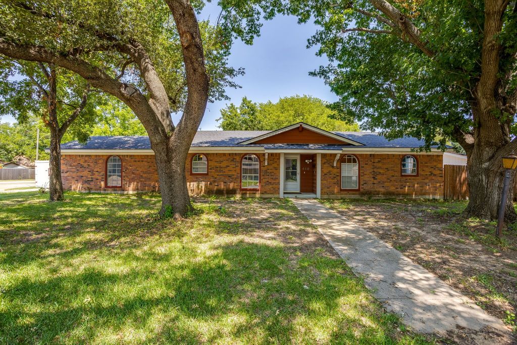 450 Nathan Street, Burleson, TX 76028