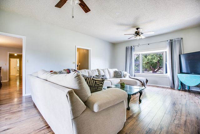 206 Willow Pond Street, Ballinger, TX 76821