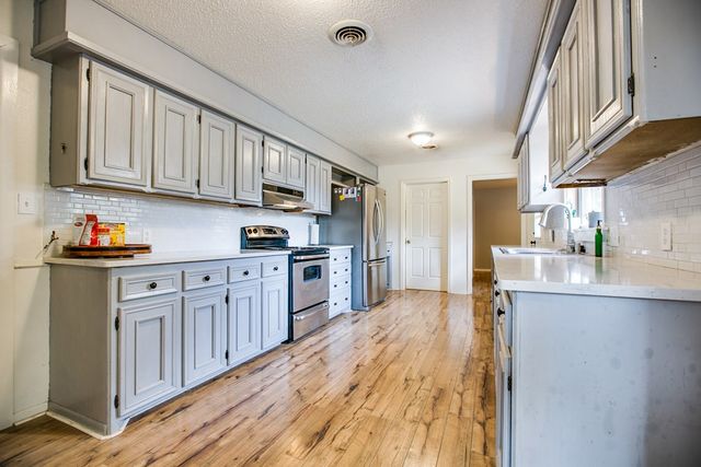 206 Willow Pond Street, Ballinger, TX 76821