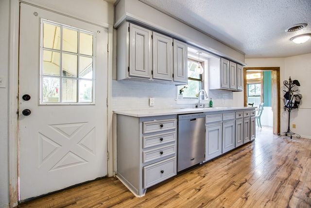 206 Willow Pond Street, Ballinger, TX 76821