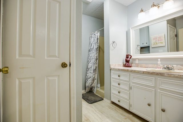 206 Willow Pond Street, Ballinger, TX 76821