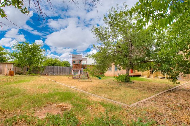 206 Willow Pond Street, Ballinger, TX 76821