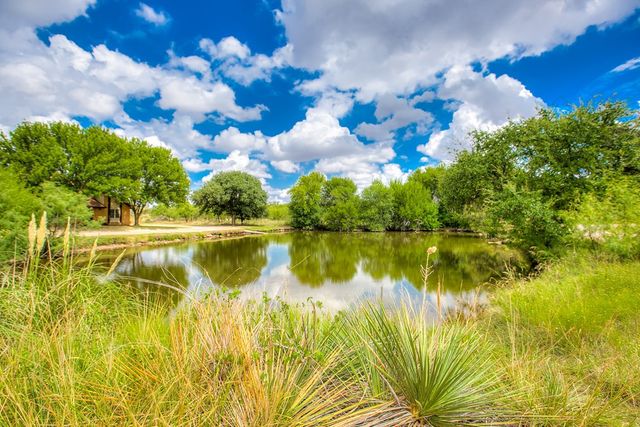 206 Willow Pond Street, Ballinger, TX 76821