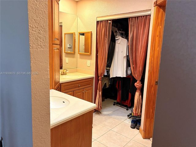 5811 NW 201st Ln, Hialeah, FL 33015