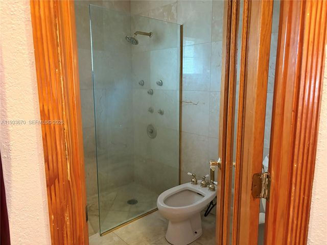 5811 NW 201st Ln, Hialeah, FL 33015